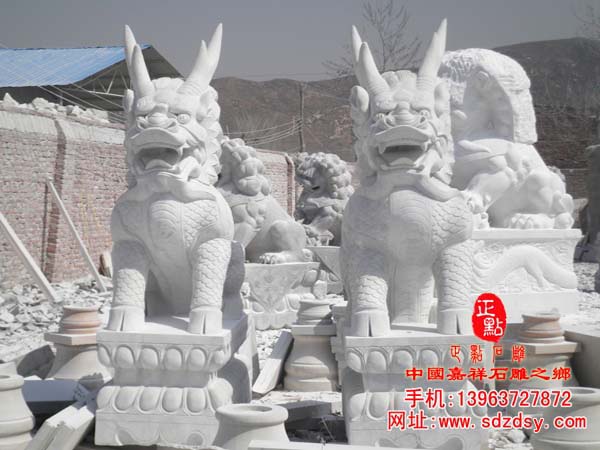 汉白玉坐麒麟