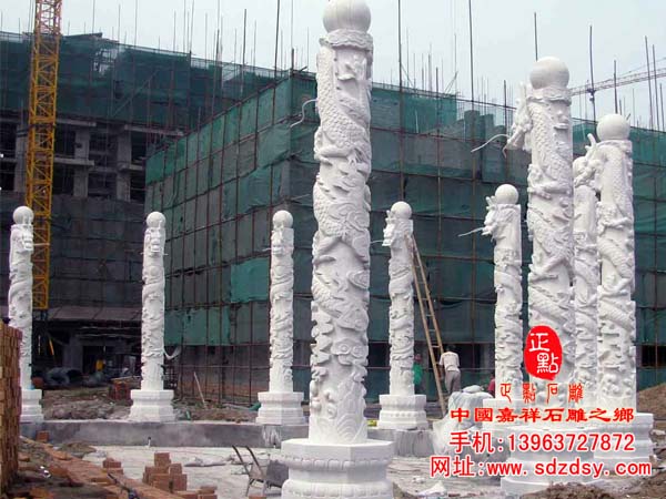 汉白玉石雕龙柱