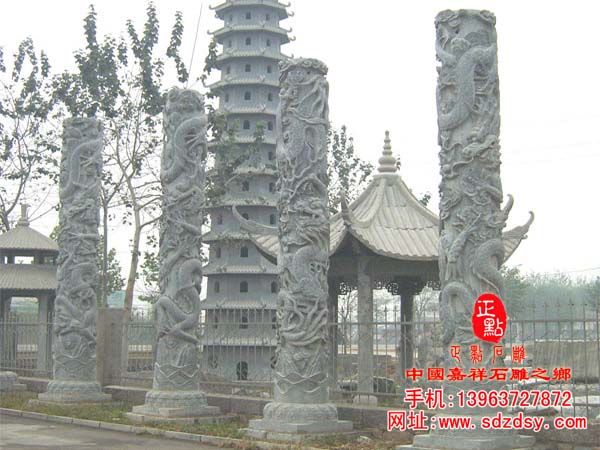 石雕盘龙柱